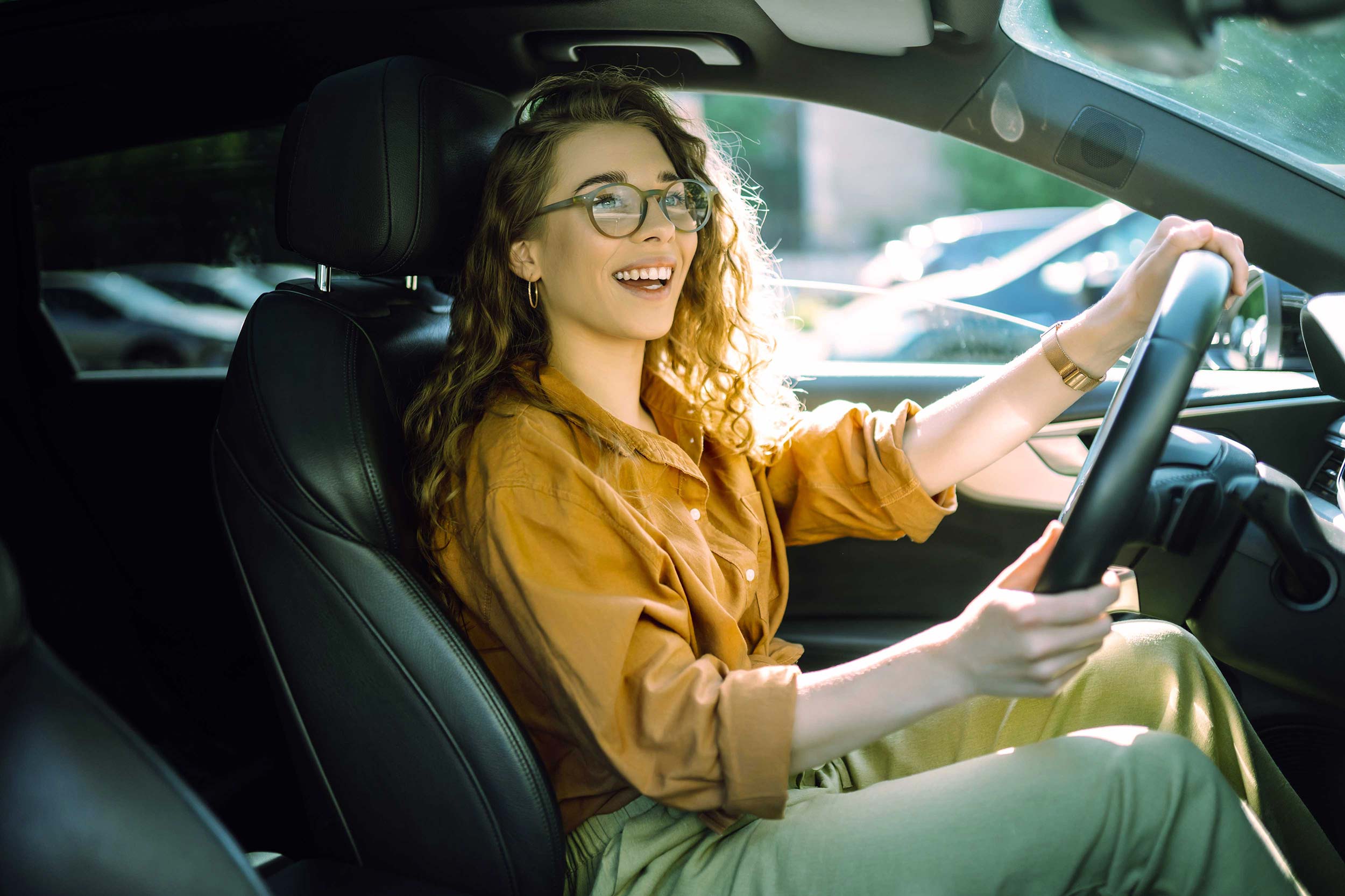 vrouw in auto