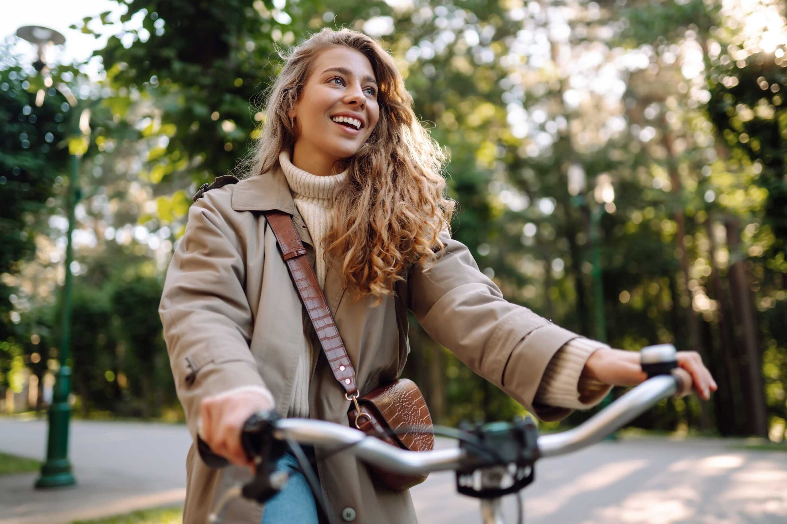 vrouw op fiets